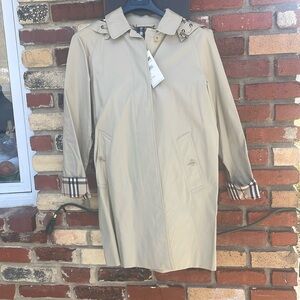 Brand new Burberry London women’s trench coat